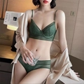 Deep green French lace lingerie set with V-neck bra and matching panties for women - 80B / Green