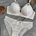 Elegantes weißes Dessous-Set aus Spitze mit Blumenmuster und goldenen Ringdetails - 70B / Weiß