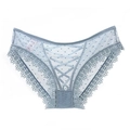 Mutandine in pizzo azzurro con mesh a pois e bordi decorativi in pizzo in vista piatta - Blu