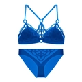 Détail d'un ensemble de lingerie en dentelle bleu saphir avec broderie et maille fine - S / Bleu + Culotte