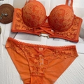 Ensemble de lingerie en dentelle orange vif avec soutien-gorge push-up et chaîne - 70B / Orange