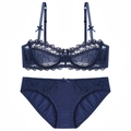 Elegante set di lingerie in pizzo blu scuro con ricami floreali e reggiseno a mezza coppa - 70A / Blu