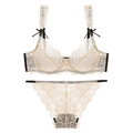 Ensemble lingerie en dentelle beige ultra-fine avec détails contrastés noirs - Poche zippée