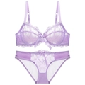 Dessous-Set aus helllilafarbener Spitze mit Blumenstickerei und Satinschleifen - 70A / Helllila