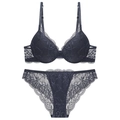Conjunto de lencería de encaje azul oscuro con sujetador push-up y braga transparente - 70A / Negro