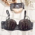 Set di lingerie in pizzo nero con reggiseno semitrasparente e slip coordinati su lino - 75D / Nero