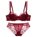 Elegante set di lingerie in pizzo rosso vino con motivi floreali e bordi a conchiglia - 70A / Borgogna