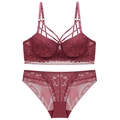 Dessous-Set aus burgunderfarbener Spitze mit tiefem V-Ausschnitt, Bügel-BH und Slip - 75D / Weinrot-Set