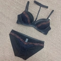 Sexy schwarzes Spitzenunterwäsche-Set mit orangefarbenem Stickrand und Halter-Träger - 75A / Schwarz