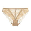 Elegante braga de encaje color champán para mujer con diseño ondulado y banda elástica - S / Ropa interior / Color Piel