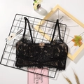 Sexy bustino in pizzo nero con spalline sottili e bordi in pizzo a ciglia rifiniti - S / Nero