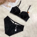 Ensemble de lingerie en dentelle noire avec broderie florale et accessoires perles - 70B / Noir