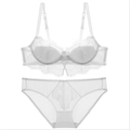Elegante set di lingerie in pizzo floreale bianco con reggiseno e slip coordinati in bianco - 70A / Bianco