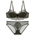 Set lingerie in pizzo verde scuro con reggiseno smerlato e slip semitrasparente coordinato - 70A / Verde