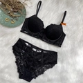 Completo intimo in pizzo floreale nero con reggiseno con ferretto in taglia 75B - 70B / Set / Nero