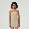 Ärmelloses beiges Tenniskleid mit dünnen Trägern und seitlichem Schlitzdesign - S / Khaki