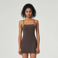 Eng anliegendes dunkelbraunes Sport-Tennis-Kleid mit Karree-Ausschnitt und Seitenschlitz - S / Dunkelkaffee