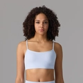 Sujetador deportivo azul claro con tirantes finos y tejido sin costuras para yoga - S / Azul Claro