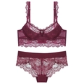 Vue détaillée de l'ensemble de lingerie en dentelle bordeaux avec motifs floraux et bande large - 70A / Bordeaux