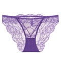 Detalle de encaje floral morado y ribete de pestañas en estas braguitas de talle bajo - S / Morado