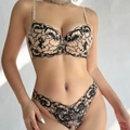 Conjunto de lencería de encaje francés con bordado floral negro y aros de soporte - S / Color Piel