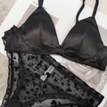 Conjunto de sujetador de satén negro sin aros y braguita con corazones talla L - S / Negro