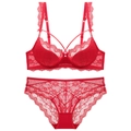 Set di lingerie in pizzo rosso con reggiseno push-up e slip smerlato abbinato - 70A / Rosso