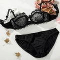 Ensemble de lingerie en dentelle noire avec broderie florale et armatures de soutien - 70A / Noir