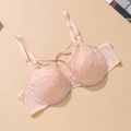 Soutien-gorge en dentelle rose abricot avec motifs floraux et fines brides croisées - 70B / Rose peau
