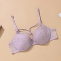 Soutien-gorge en dentelle lavande avec bords festonnés et lanières croisées - 70B / Violet