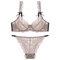 Elegante set lingerie in pizzo malva con motivi floreali trasparenti e dettagli di fiocchi - 70A / Caffè Set