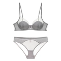 Detaillierte Flachbildaufnahme eines grauen Netz-Lingerie-Sets mit V-Draht und Slip - 70A / Grau