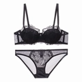 Ensemble lingerie en dentelle noire brodée avec soutien-gorge souple et culotte en mesh - Noir