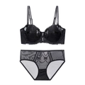 Set di lingerie in pizzo nero con reggiseno push-up e slip in rete semitrasparente - 70A / Nero