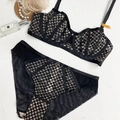 Set lingerie in pizzo con mesh a scacchi nero, fibbie dorate e dettagli trasparenti - 70B / Nero/Nudo