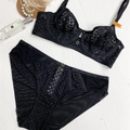 Set lingerie in pizzo nero con mesh trasparente ed eleganti dettagli di fibbie dorate - 70B / Nero