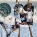 Zweiteiliges Dessous-Set mit Marmordruck, Longline-Bustier und passendem Riemchen-Slip - 70B / Gelb