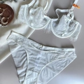 Completo intimo in pizzo francese bianco con reggiseno con ferretto e slip taglia 75B - 70B / Bianco