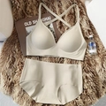 Ensemble soutien-gorge sans couture beige et culotte sur tapis moelleux au look cosy - S / Haut Et Bas / Chair