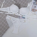 Conjunto de lencería blanca sexy con sujetador push-up de tiras y bragas de malla con anillas - 75B / Blanco