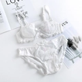 Elegante witte kant lingerieset met transparante beha en satijnen strikjes - 70A / Wit