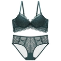 Dessous-Set aus Spitze in Dunkelgrün mit Push-up-BH und passendem Spitzenhöschen - Dunkelgrün / 70C