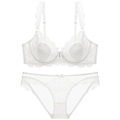 Elegante conjunto de lencería de encaje blanco con sujetador con aros y braguita a juego - 70A / Blanco