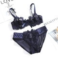 Donkerblauwe kanten lingerieset met bloemenborduursel en satijnen strikjes op wit - 70A / Koningsblauw