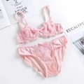 Lichtroze kanten lingerieset met bloemenborduursel en satijnen details in twee delen - 70A / Lichtroze