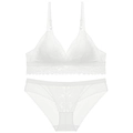 Conjunto de lencería de encaje francés blanco con sujetador triangular sin aro - M / Blanco