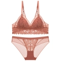 Conjunto de bralette de encaje francés rosa palo con malla y detalles florales - M / Caramelo