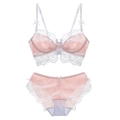 Ensemble de lingerie en dentelle rose et blanche avec broderie florale et petits nœuds - Blanc