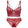 Ensemble de lingerie en dentelle avec soutien-gorge ultra-fin et culotte rouge bordeaux - 90C / Rouge