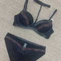 Set reggiseno in pizzo nero con ricamo color bronzo e slip in rete coordinati - 70B / Nero